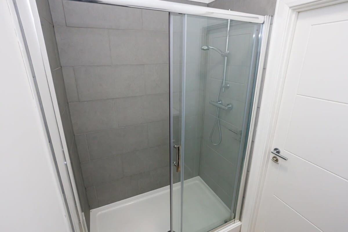 Contemporary 1 Bed Apartment Central Bolton Zewnętrze zdjęcie