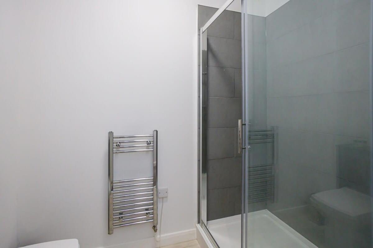 Contemporary 1 Bed Apartment Central Bolton Zewnętrze zdjęcie